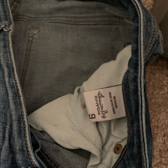 American Rag Distressed Jeans size 9 - Picture 6 of 8